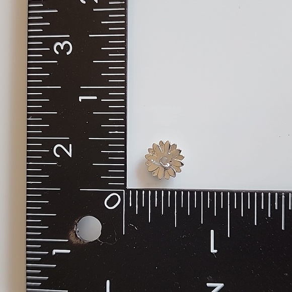 SUNFLOWER 925 Stud Earrings with  Simulated Diamond - Picture 5 of 10